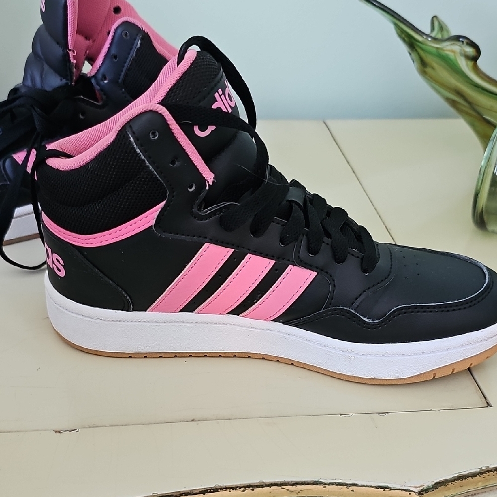 NWOT  Adidas Black Pink High-Tops Sneakers Size 4 Athletic Sports Tennis Shoes - Picture 7 of 8